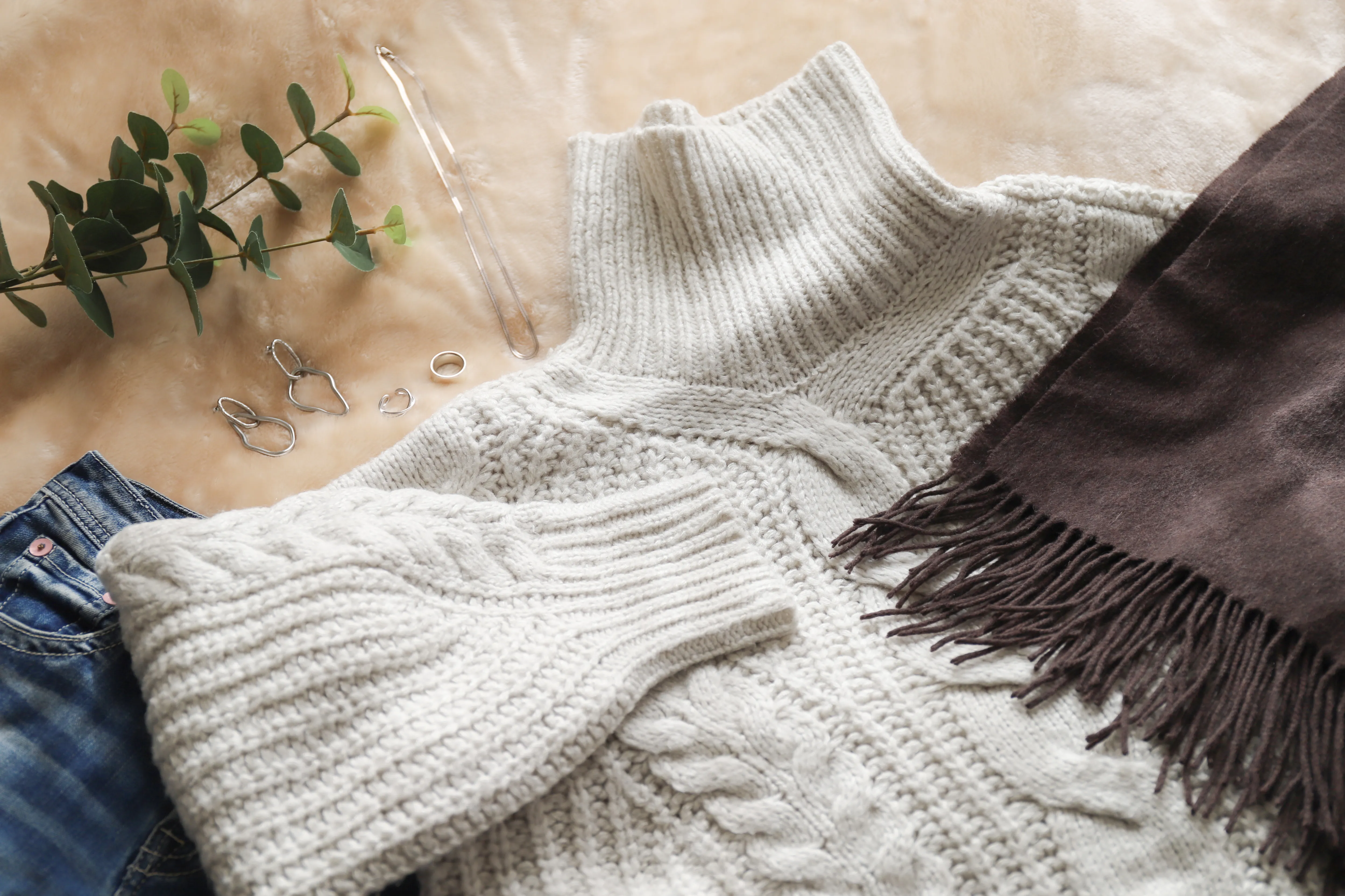 秋冬らしい温もりのあるニットと小物の組み合わせ 秋冬らしい温もりのあるニットと小物の組み合わせ