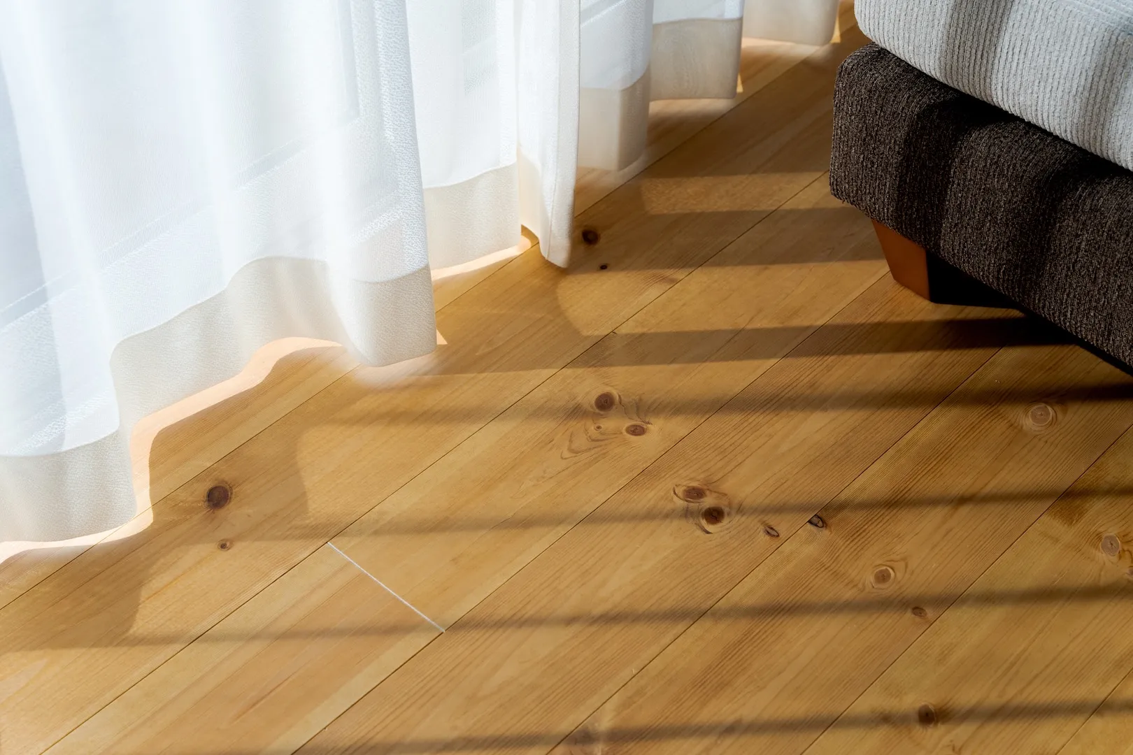 やさしい光とともに過ごす、無垢材のぬくもりある空間 やさしい光とともに過ごす、無垢材のぬくもりある空間