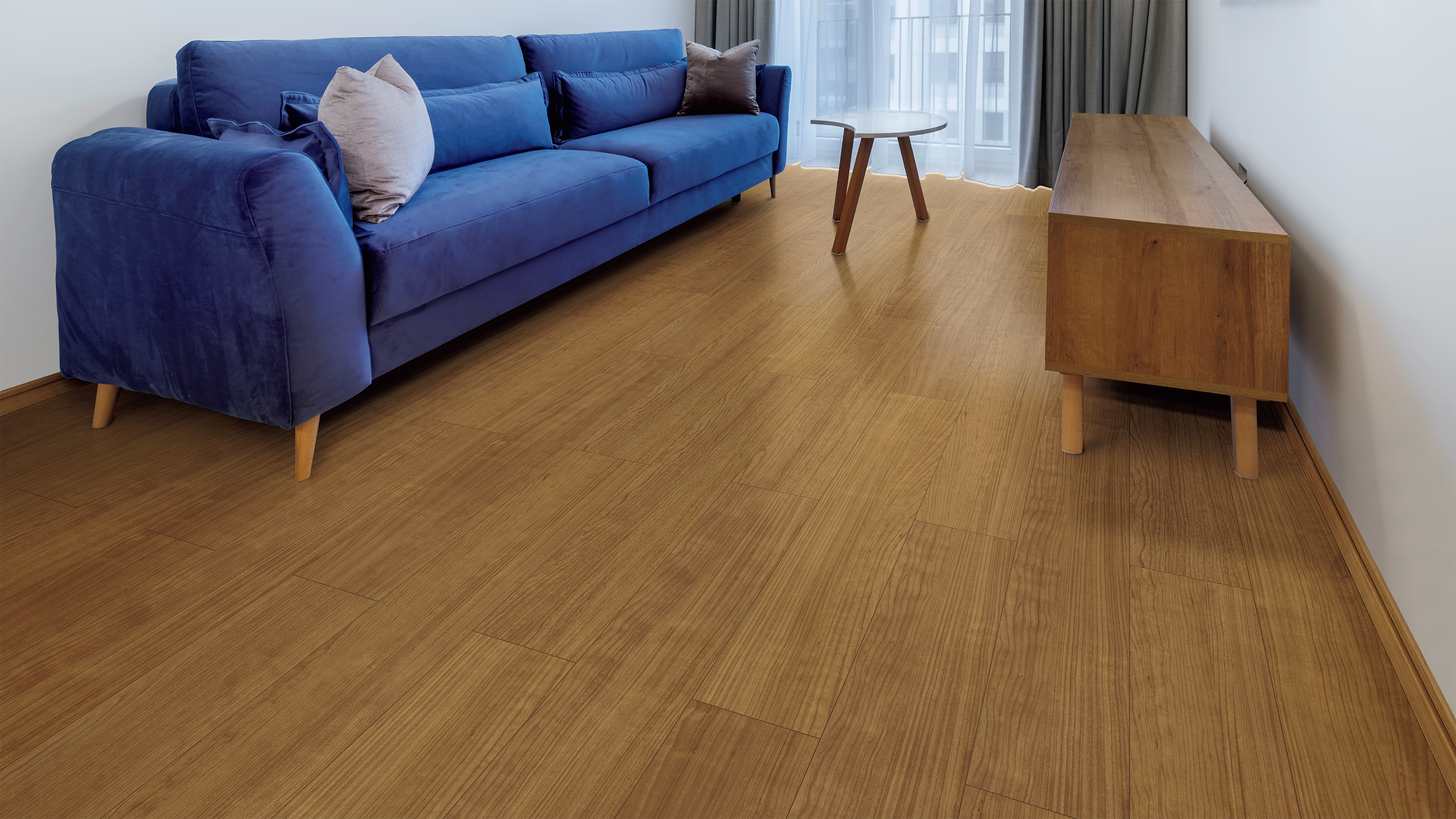 ブルーのソファが映える、ナチュラルモダンなリビング空間