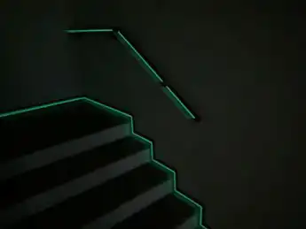 あかりサポート　階段　蓄光