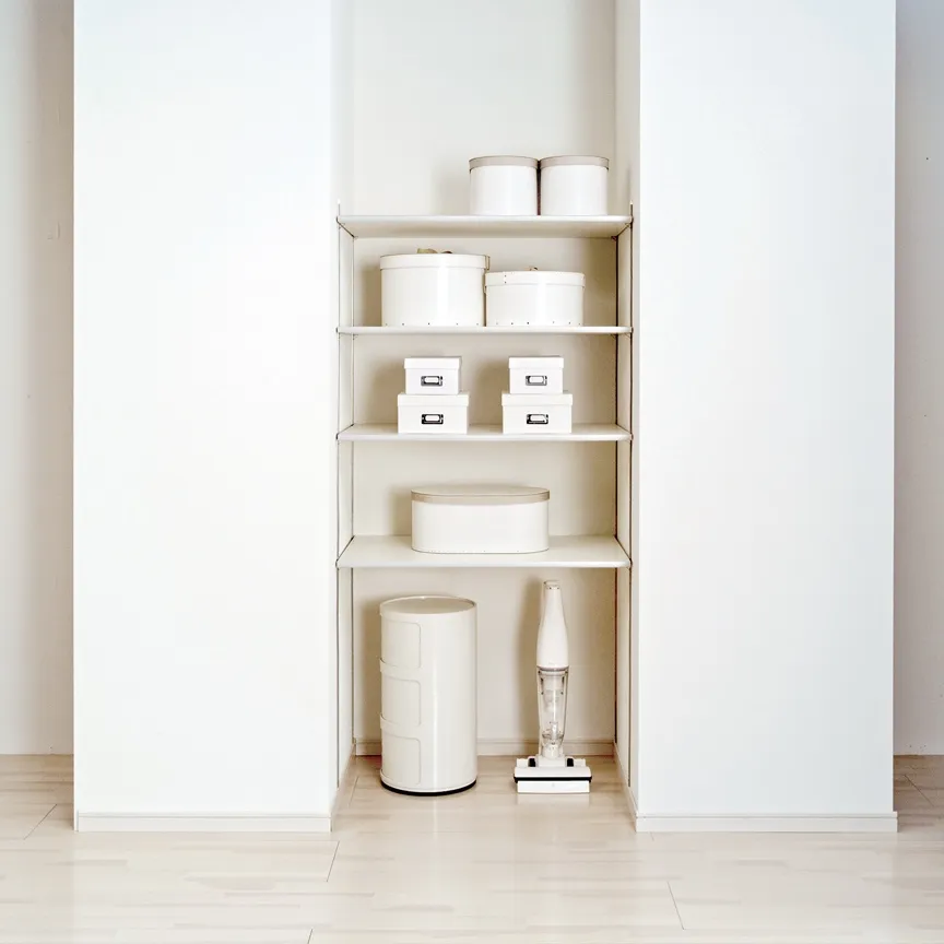 棚受けレールセット可動棚を活用したシンプルで使いやすい収納スペース